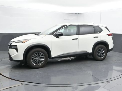 Used 2024 Nissan Rogue S FWD image 8