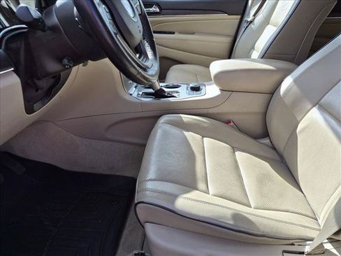 Used 2020 Jeep Grand Cherokee Overland AWD/4WD image 14