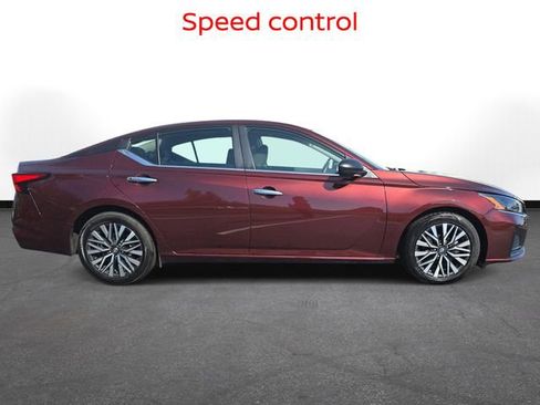 Used 2024 Nissan Altima 2.5 SV image 6