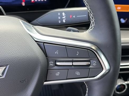Used 2025 Chevrolet Traverse LT w/ Enhanced Driving Package AWD/4WD image 14