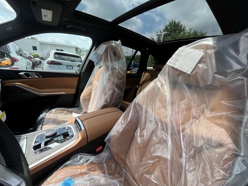 Used 2026 BMW X5 xDrive50e image 16