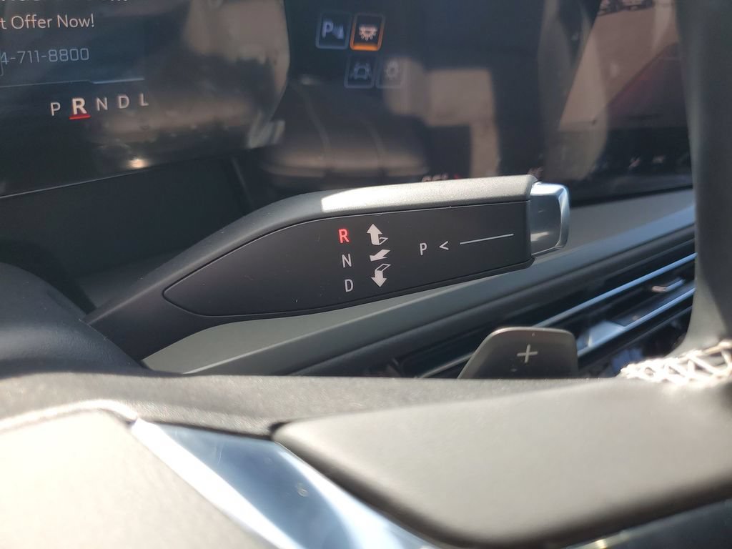 Used 2026 Chevrolet Traverse LT FWD image 16