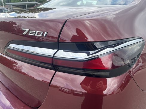 Used 2023 BMW 760i xDrive AWD/4WD image 26