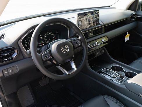 New 2025 Honda Pilot EX-L image 3