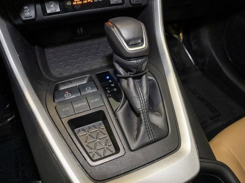 Used 2023 Toyota RAV4 XLE Premium image 17