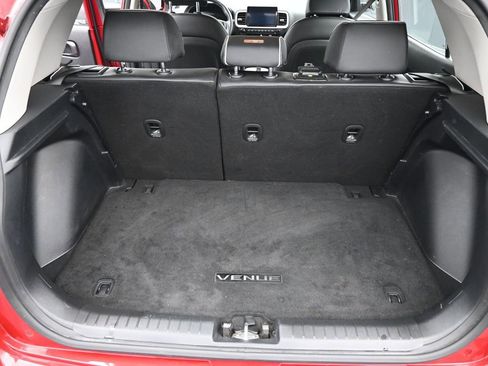 Used 2023 Hyundai Venue FWD image 14