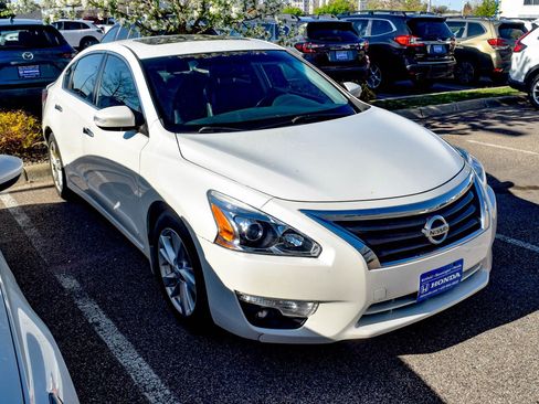 Used 2013 Nissan Altima 2.5 SL w/ 2.5 Moonroof Pkg FWD image 15
