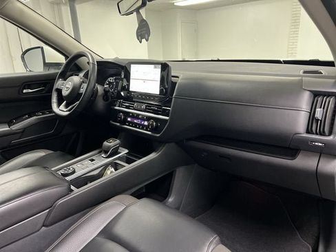 Used 2024 Nissan Pathfinder SL AWD/4WD image 29