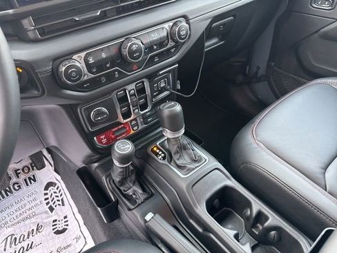 Used 2024 Jeep Gladiator Rubicon w/ Convenience Group image 13