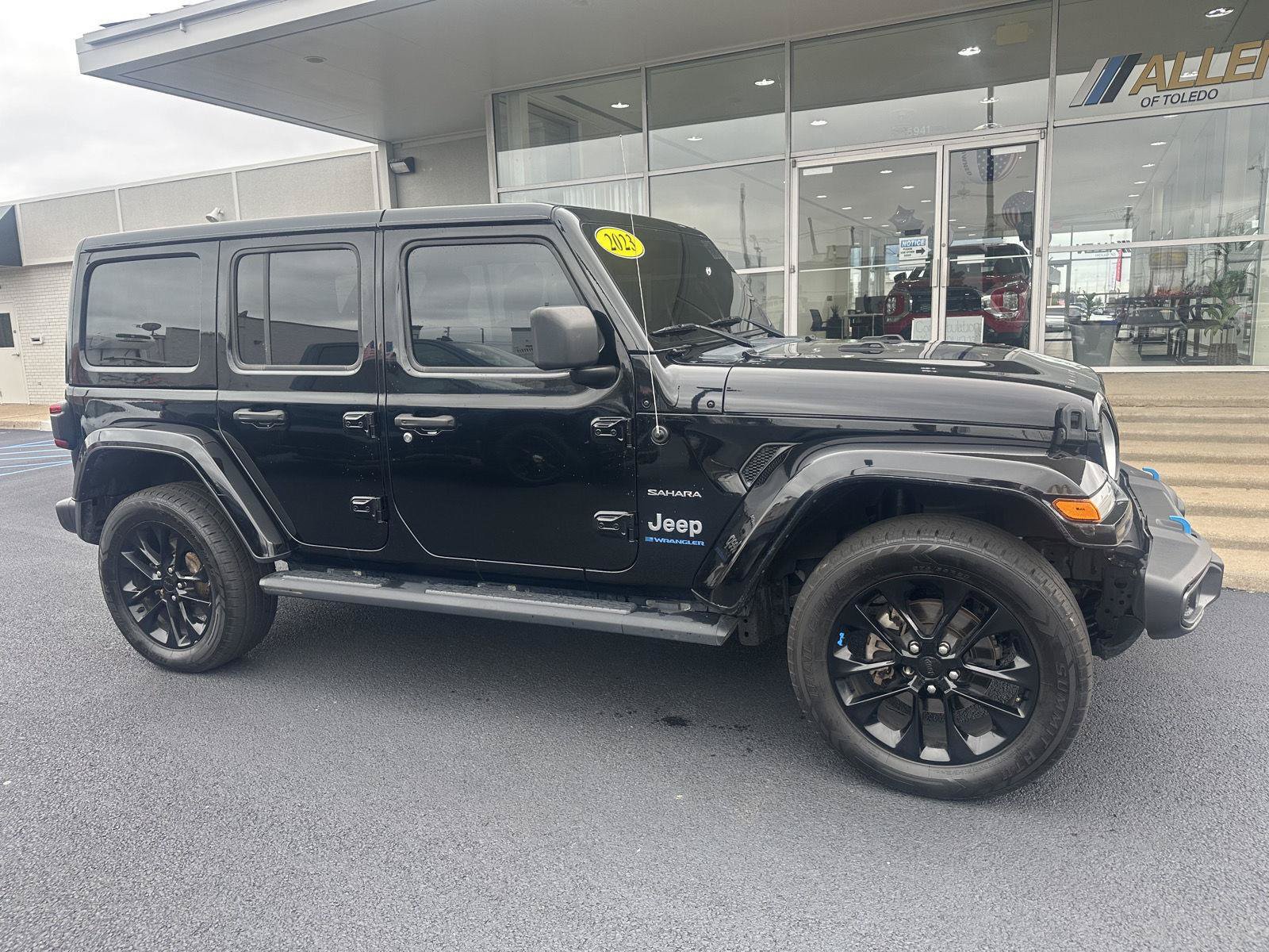 Used 2023 Jeep Wrangler Unlimited Sahara w/ Cold Weather Group AWD/4WD image 2