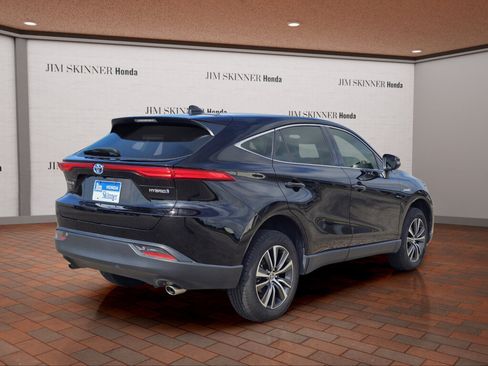 Used 2021 Toyota Venza LE AWD/4WD image 8