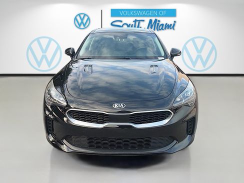 Used 2018 Kia Stinger Premium image 2