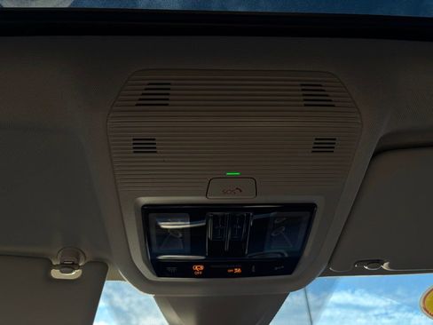 Used 2025 Volkswagen Atlas SE image 22