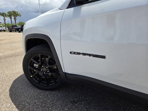 New 2026 Jeep Compass Latitude image 11