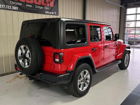 Used 2019 Jeep Wrangler Unlimited Sahara image 7