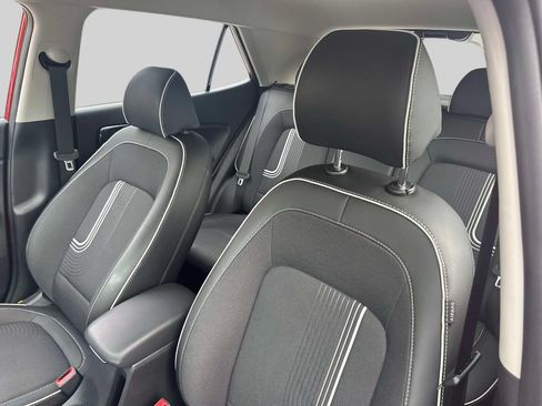 Certified 2024 Hyundai Venue Limited FWD image 18