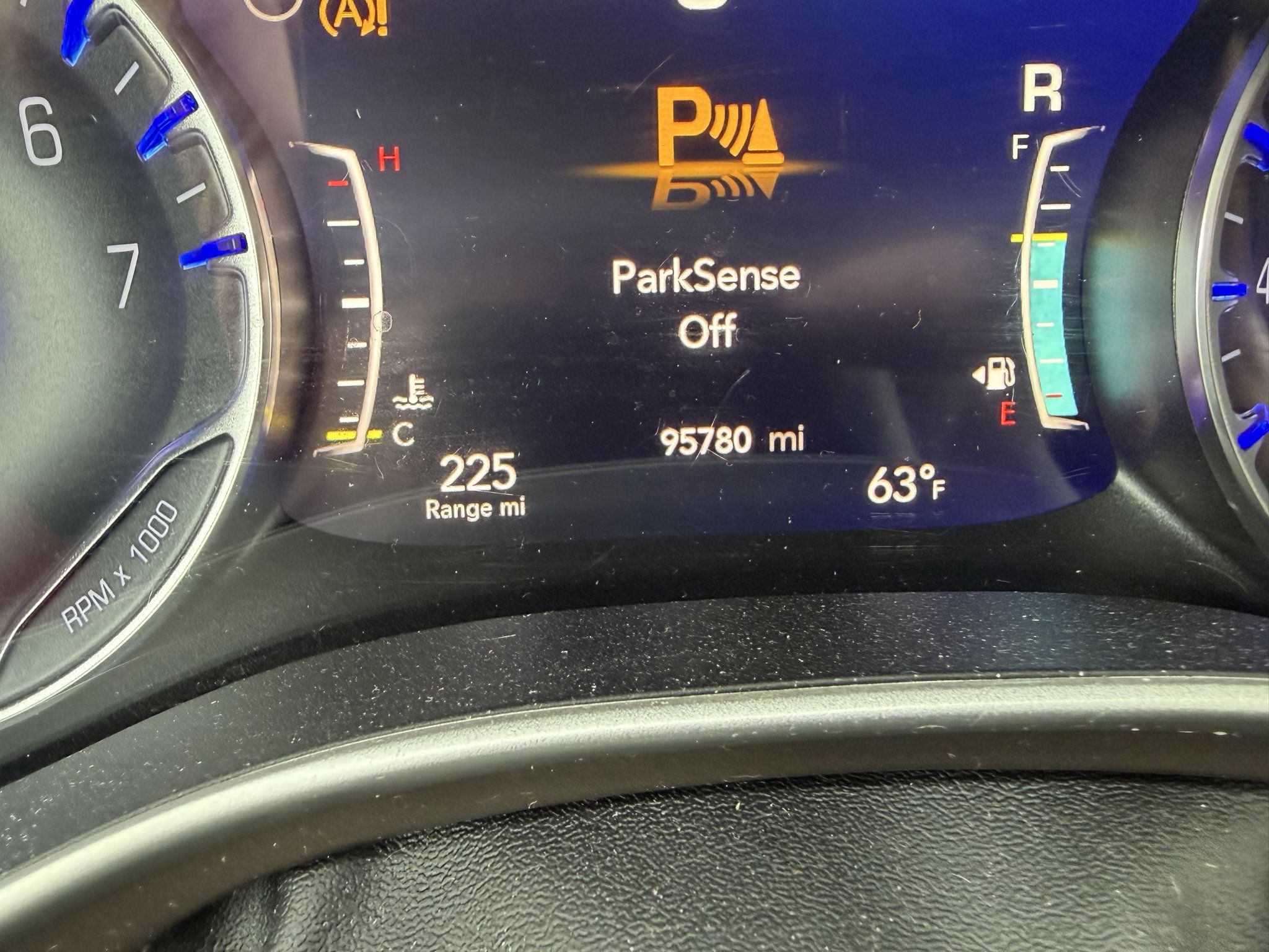 Used 2019 Chrysler Pacifica Touring Plus w/ Advanced Safetytec Group FWD image 9