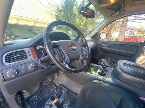 Used 2009 Chevrolet Avalanche LT image 3