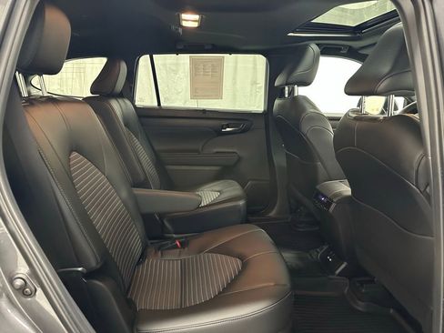 Used 2025 Toyota Highlander XSE image 58