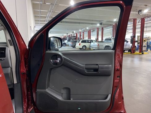 Used 2013 Nissan Xterra S image 12