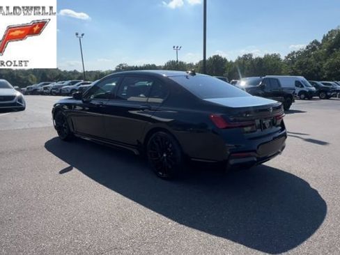 Used 2021 BMW 740i xDrive w/ Luxury Rear Seating Package AWD/4WD image 9