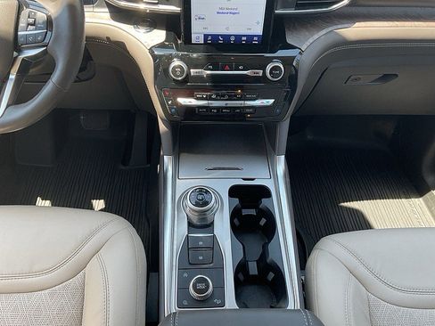 Used 2022 Ford Explorer Platinum w/ Equipment Group 601A AWD/4WD image 12