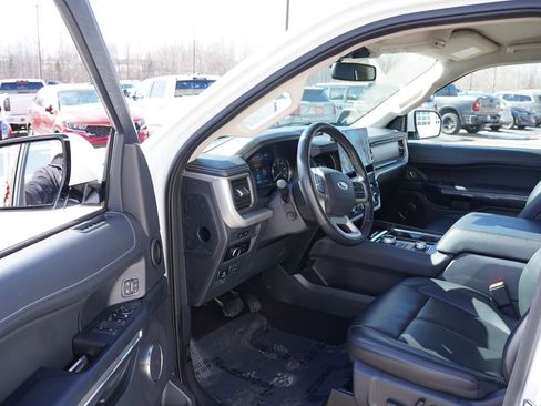 Used 2024 Ford Expedition XLT image 15