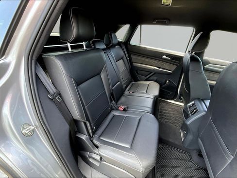 Used 2023 Volkswagen Atlas Cross Sport SE AWD/4WD image 25