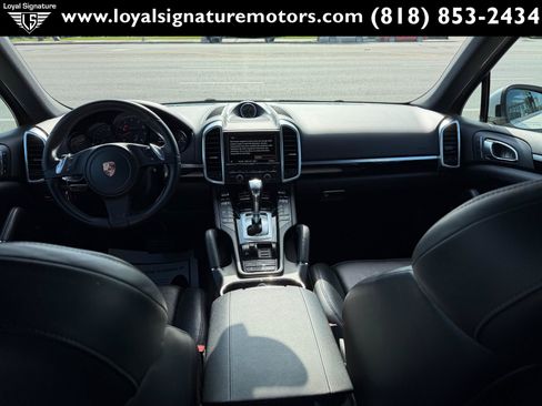 Used 2014 Porsche Cayenne Platinum Edition AWD/4WD image 16
