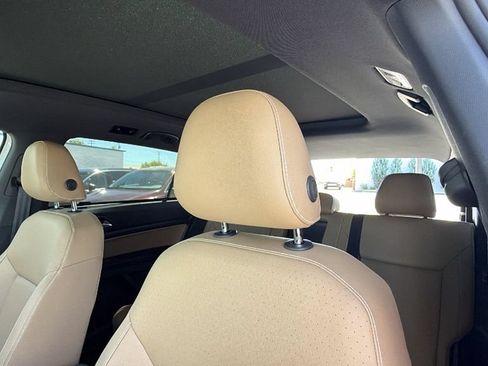 Used 2020 Volkswagen Atlas Cross Sport SE w/ Panoramic Sunroof Package FWD image 23