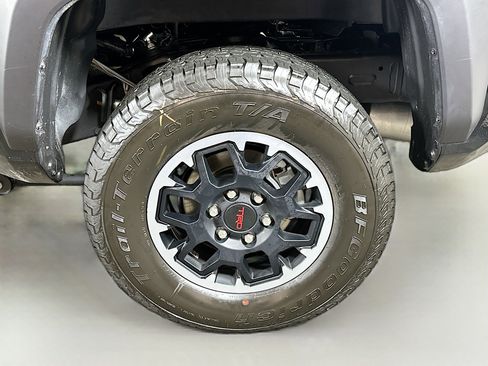 Used 2025 Toyota Tacoma TRD Off-Road image 28