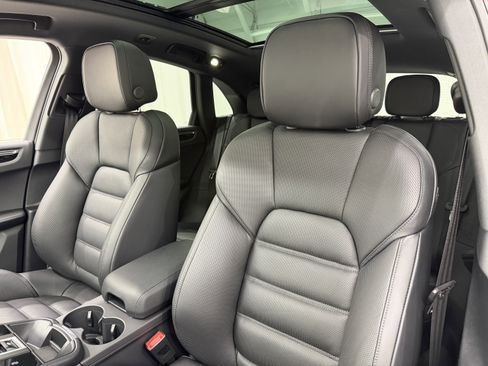 New 2026 Porsche Macan image 33