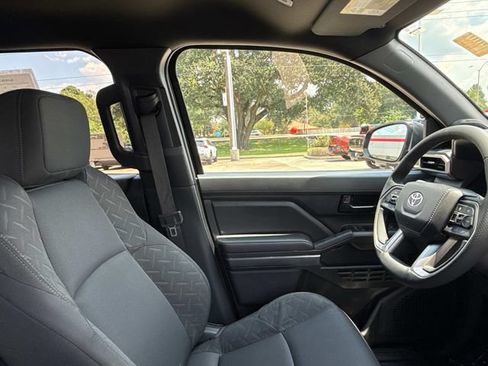 Used 2026 Toyota Tacoma SR5 w/ SR5 Upgrade Package AWD/4WD image 15