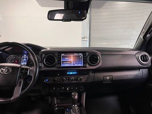 Used 2021 Toyota Tacoma TRD Off-Road w/ Technology Package AWD/4WD image 19