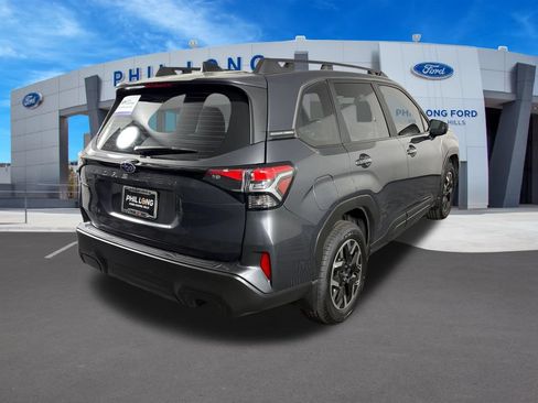 Used 2025 Subaru Forester AWD/4WD image 5
