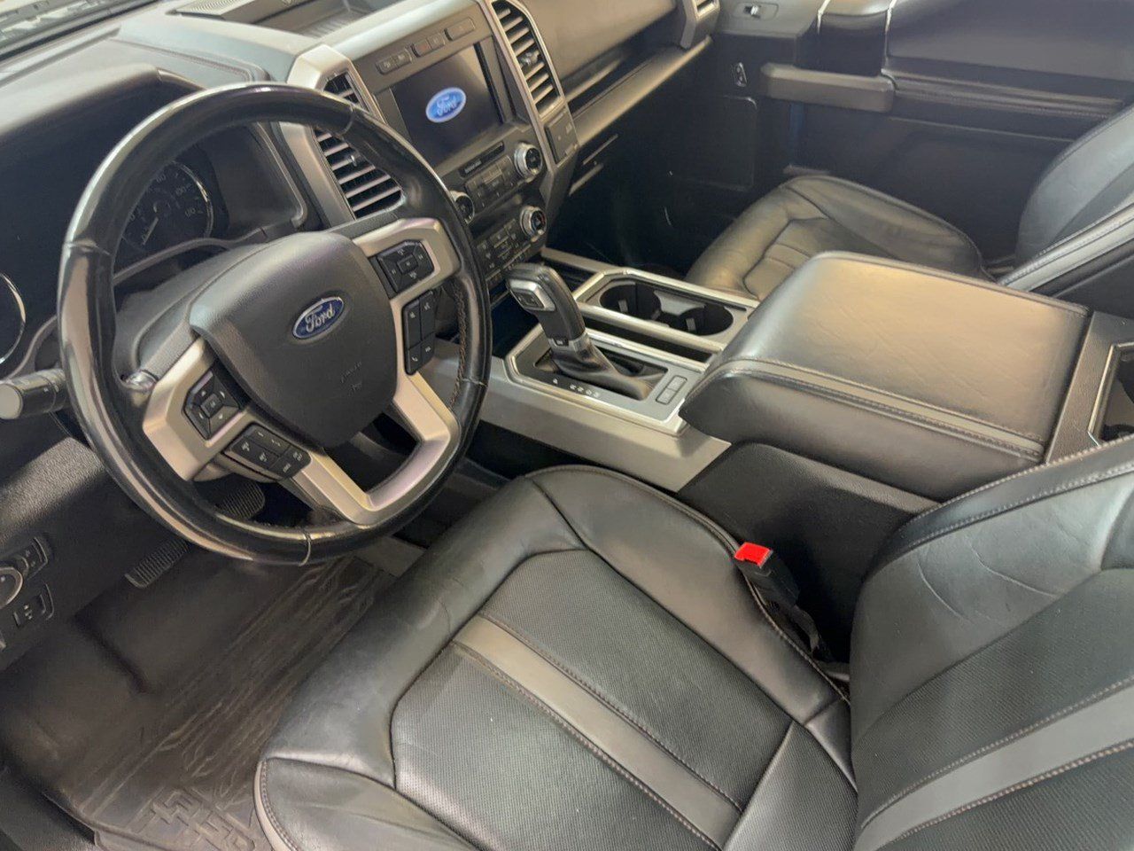 Used 2019 Ford F150 Platinum w/ Equipment Group 701A Luxury AWD/4WD image 4