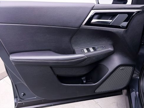 New 2026 Mitsubishi Outlander LE FWD image 11