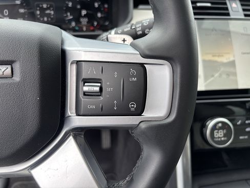 Used 2025 Land Rover Discovery S AWD/4WD image 23
