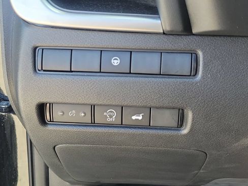 Used 2025 Nissan Rogue SV FWD image 21