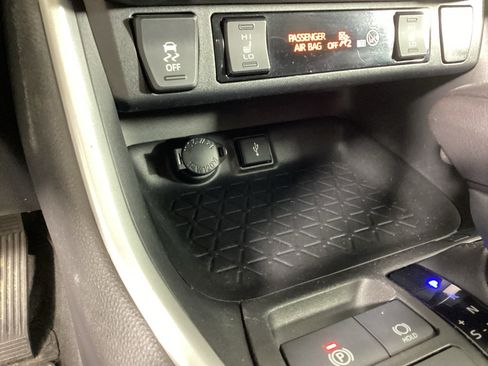 Used 2020 Toyota RAV4 XLE w/ Convenience Package AWD/4WD image 27