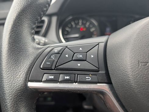 Used 2019 Nissan Rogue SV FWD image 17