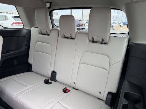 Used 2024 Nissan Pathfinder SL AWD/4WD image 19