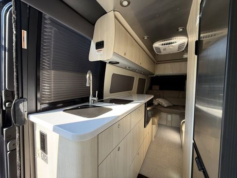 Used 2023 Mercedes-Benz Sprinter 3500 image 32