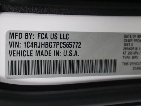 Used 2023 Jeep Grand Cherokee Limited w/ Luxury Tech Group II AWD/4WD image 40