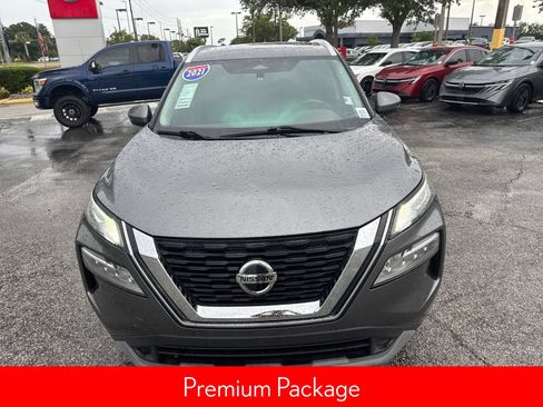 Certified 2021 Nissan Rogue SV w/ Premium Package FWD image 4
