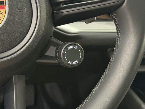 Certified 2024 Porsche Cayenne AWD/4WD image 51