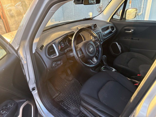 Used 2017 Jeep Renegade Latitude w/ Cold Weather Group AWD/4WD image 13