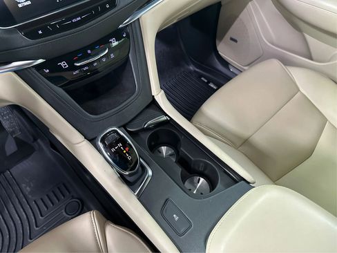 Used 2018 Cadillac XT5 Sport Utility 4D image 16