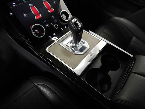 Used 2020 Land Rover Range Rover Evoque SE image 31