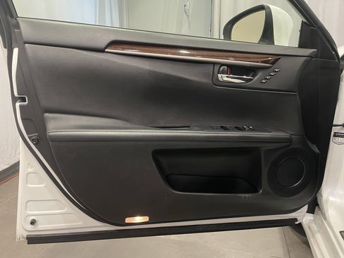 Used 2015 Lexus ES 350 w/ Luxury Package image 8